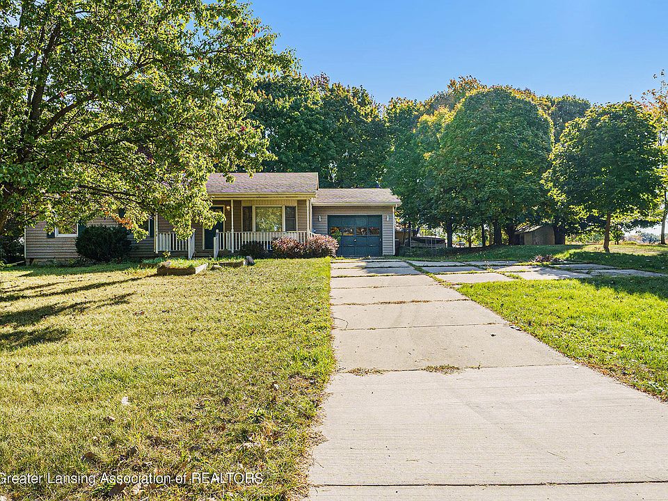 1st image of 303 S Shiawassee St