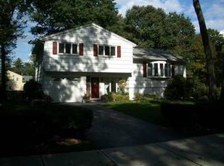 14 Smithfield Rd, Waldwick, NJ 07463