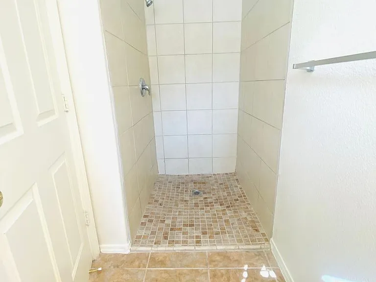 La Casa Elegante Apartments — Photo 16