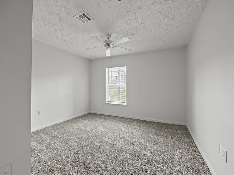 Whispering Creek Apartments — Photo 27