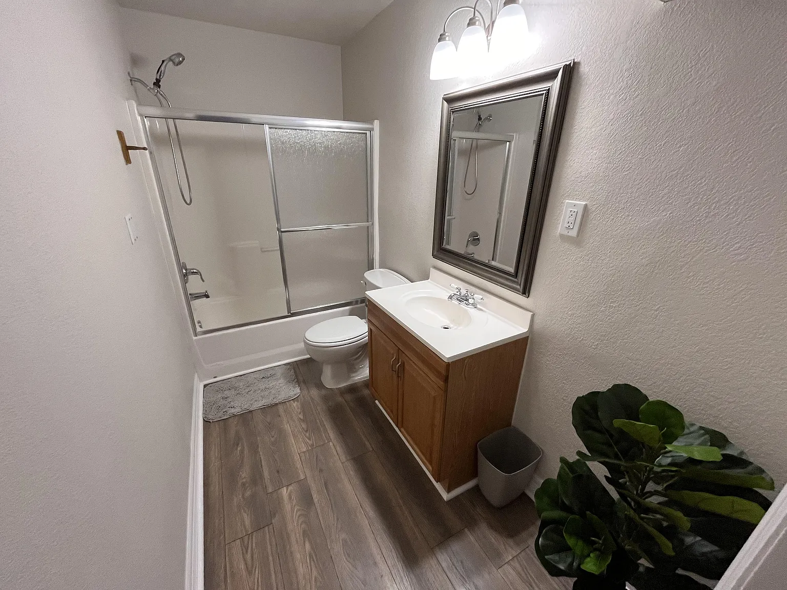 4 bed, 2.5 bath, 2044 sqft, $702 — Photo 3