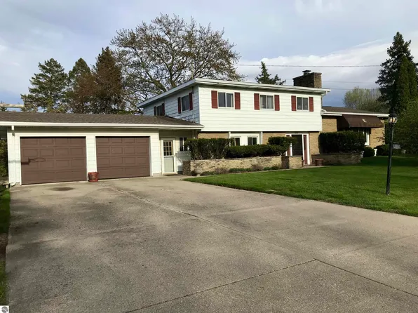 418 East Dr, Mount Pleasant, MI 48858