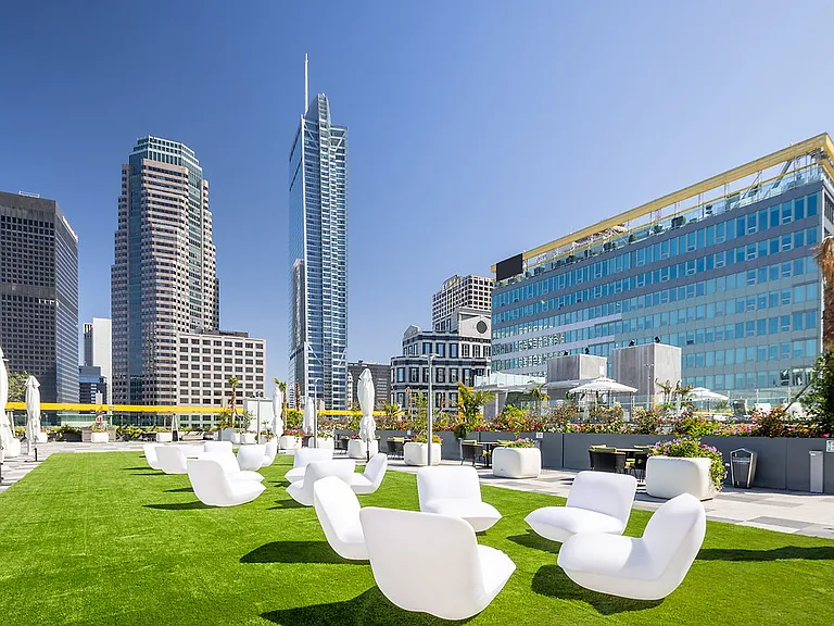 Skylux on Wilshire — Photo 34