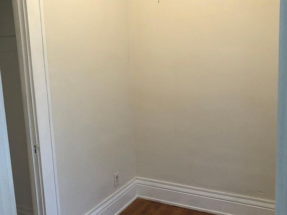 Small Office/Dressing Room - w/ walk-in closet