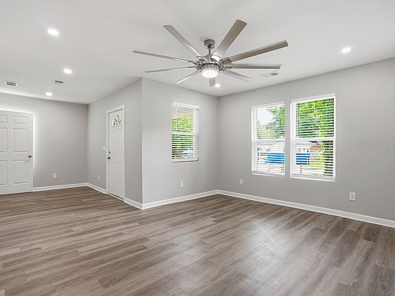 4th image of 2711 Saratoga Rd