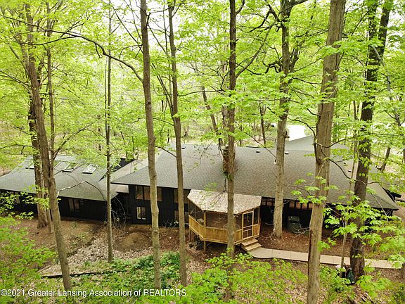 3rd image of 4383 Maumee Dr