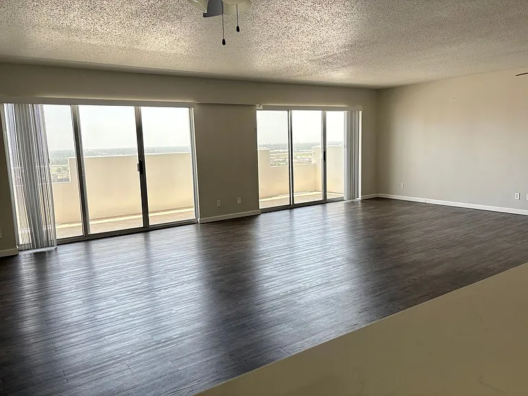 The Regency Apartments — Photo 102