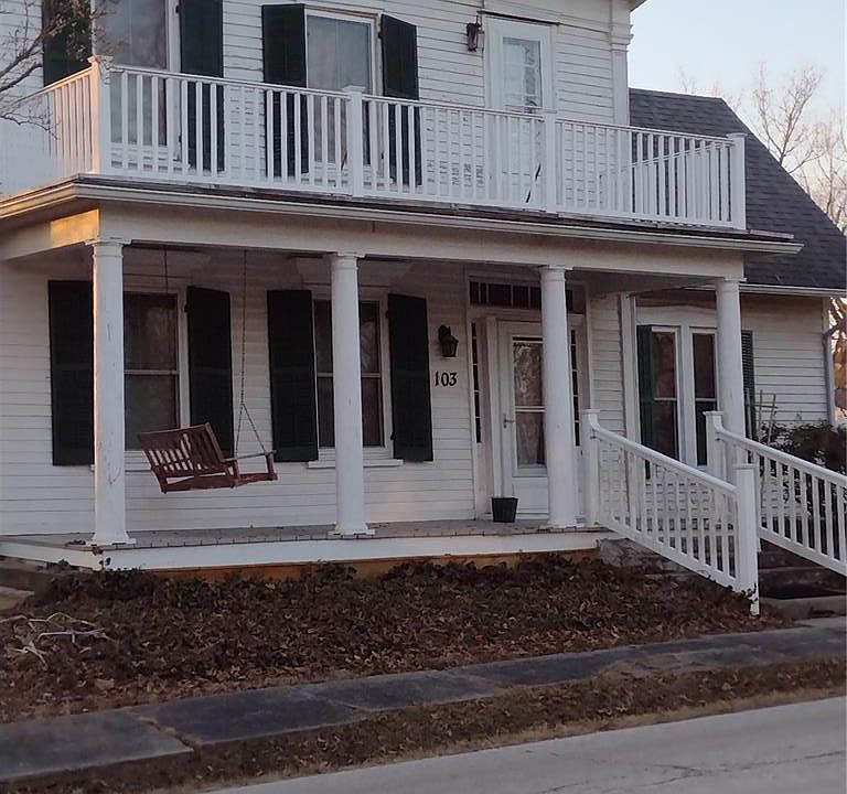 1st image of 103 N Cherry St