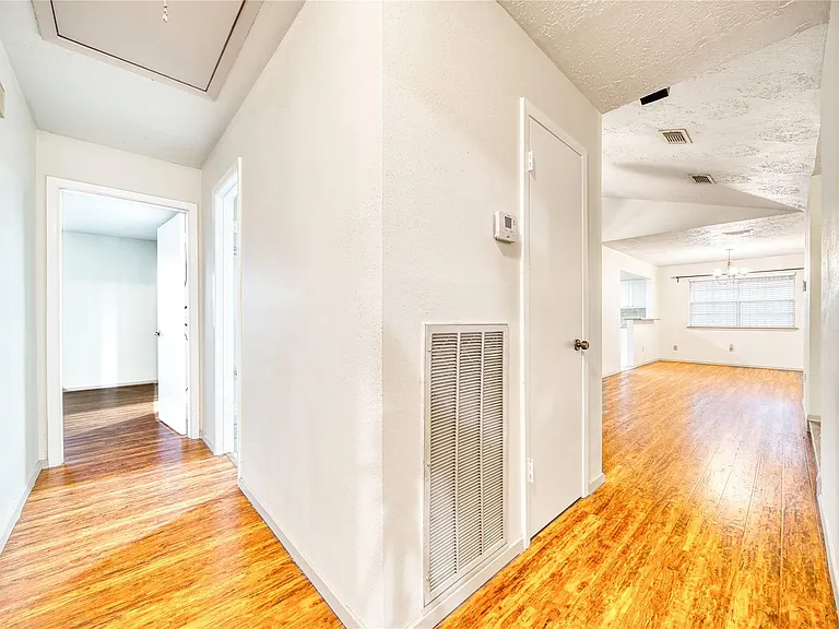 7811 Westbank Ave — Photo 25