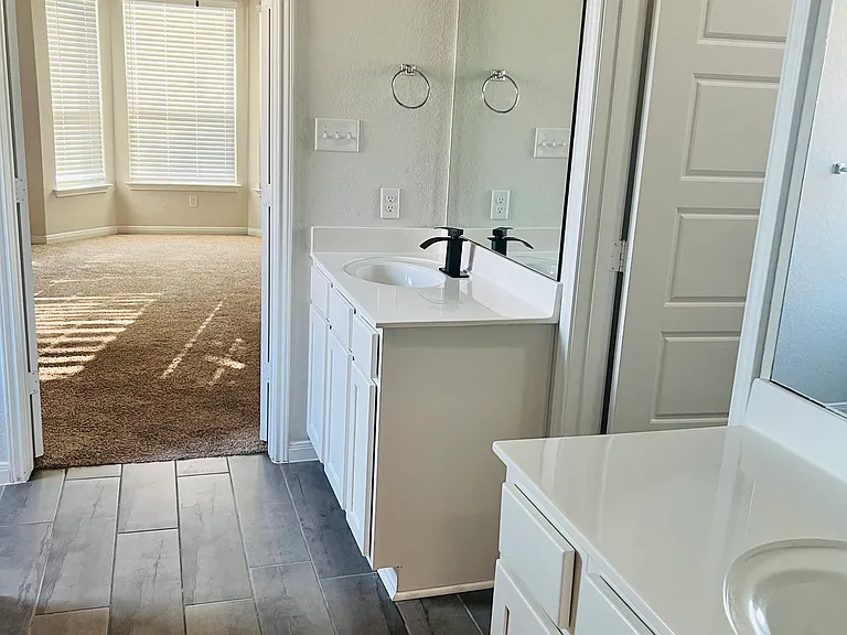 603 Hirsch Trl — Photo 16