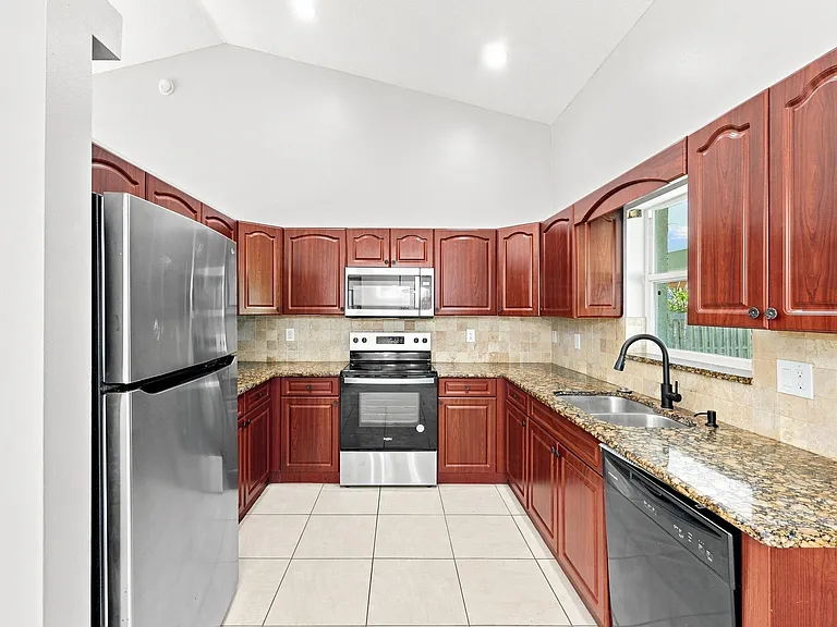 3102 SW Cathedral St — Photo 12