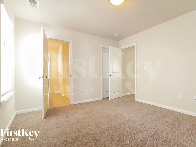 304 Ashborne Ln — Photo 11