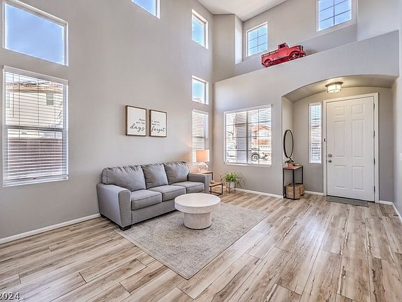 5th image of 10317 Ledgecliff Ct