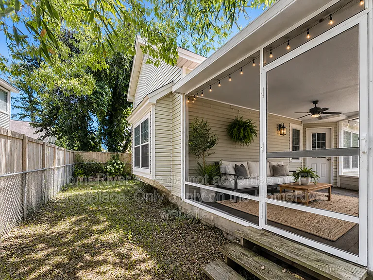 2817 Old Carriage Ln — Photo 4