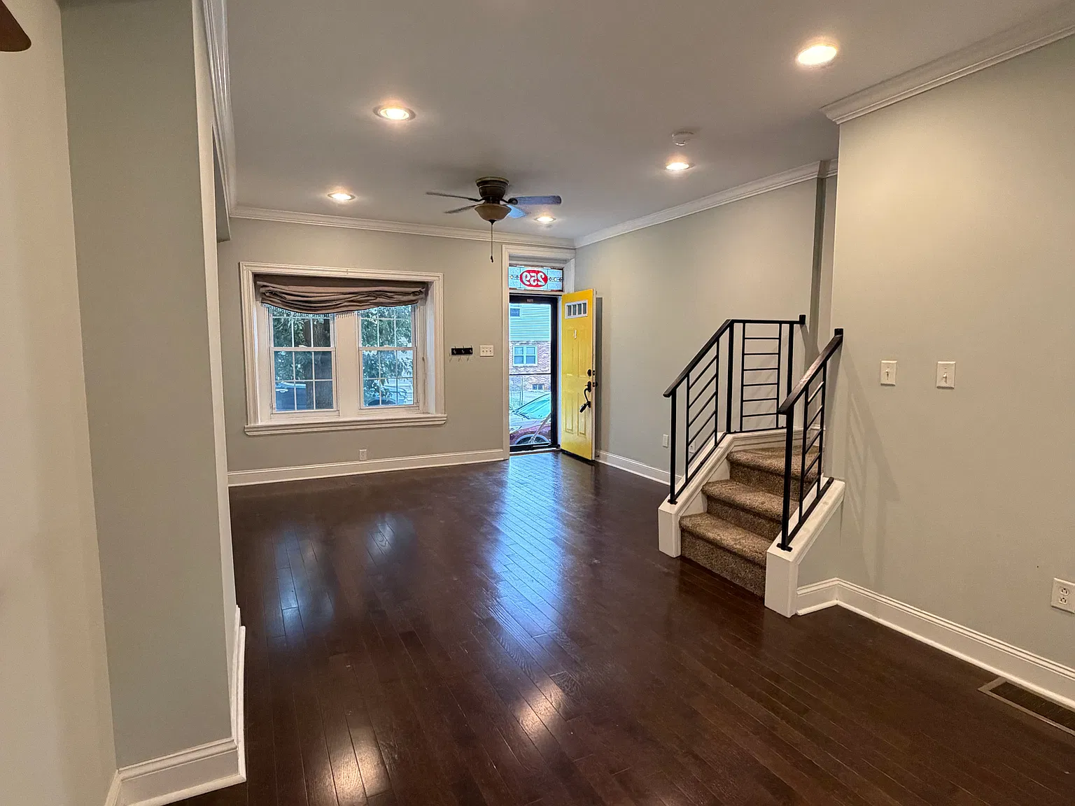 3 bed, 1.5 bath, 1086 sqft, $2,600 — Photo 2
