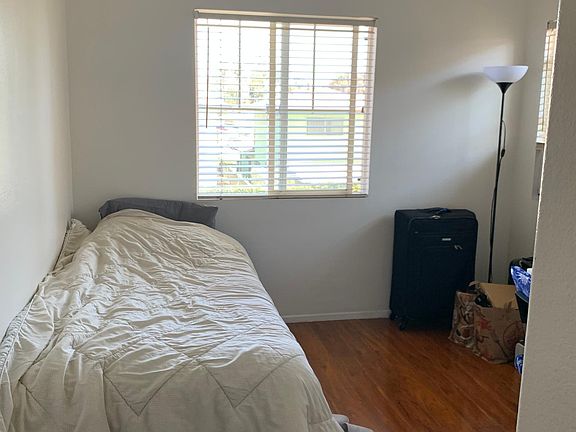 Twin bed, but can fit full/queen size comfortably