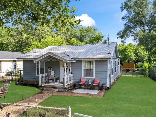 225 E Brandon St, Longview, TX 75604