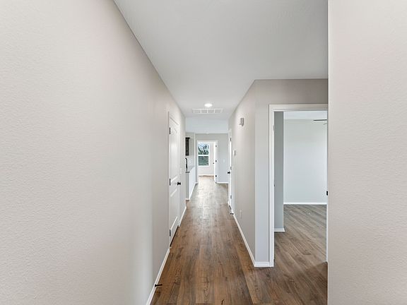 3rd image of 416 N Cherokee Trail