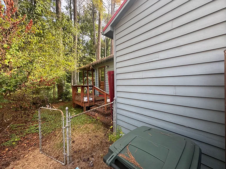 208 Carol Dr — Photo 7
