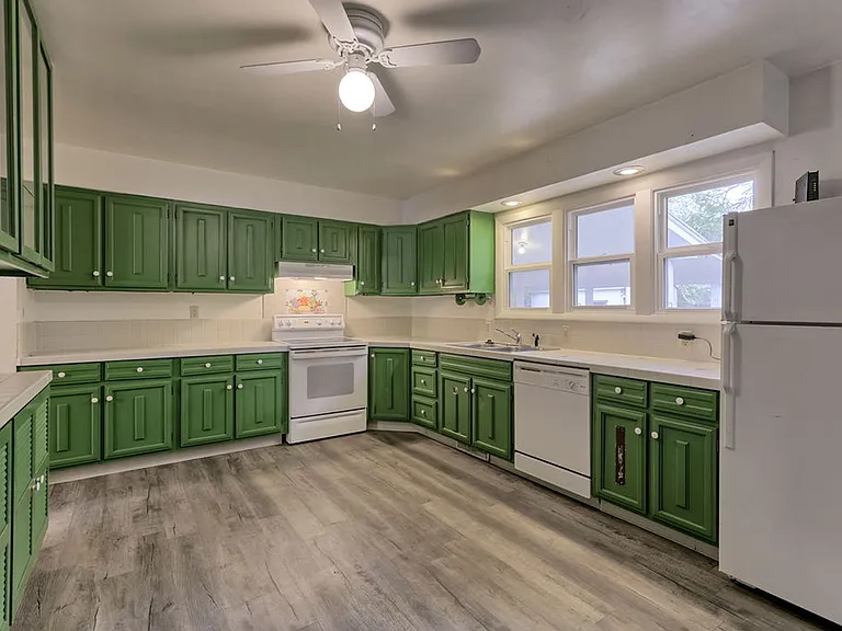 1521 Crestmore Pl — Photo 12