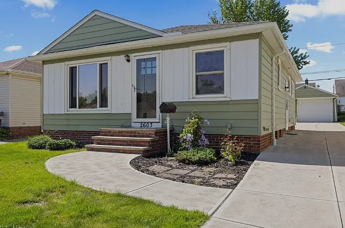 2603 Center Dr — Photo 2