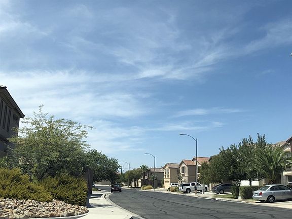 4th image of 819 Bussora Rose Dr