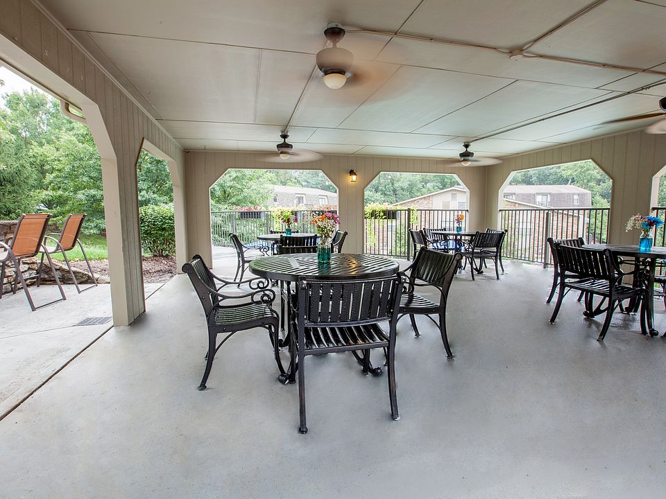 Gettysburg Square Apartments patio