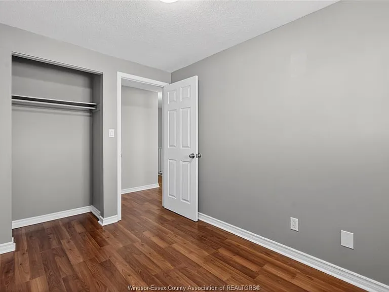 6298 Thornberry Cres — Photo 21