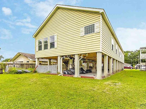 2nd image of 304 Hidalgo Dr