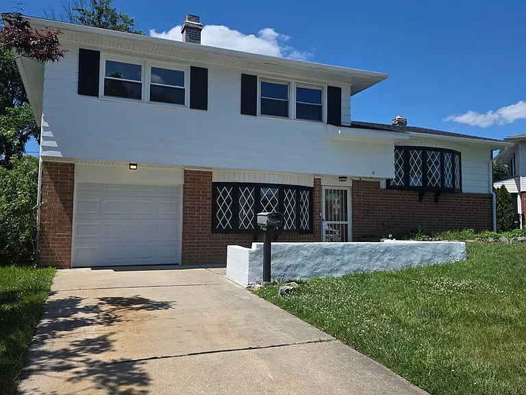 4803 Paulson Dr — Photo 2
