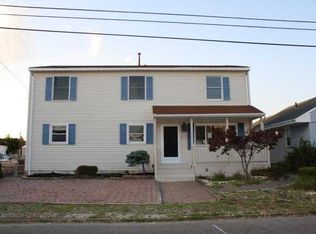 4 Cruiser Ct, Toms River, NJ 08753