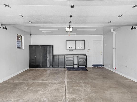 4th image of 991 S Holland Ct