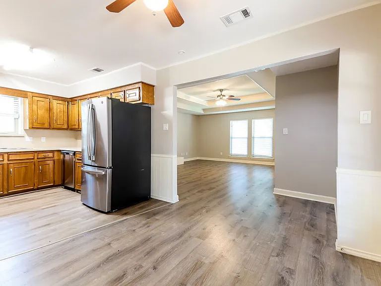 405 W Marble St — Photo 8
