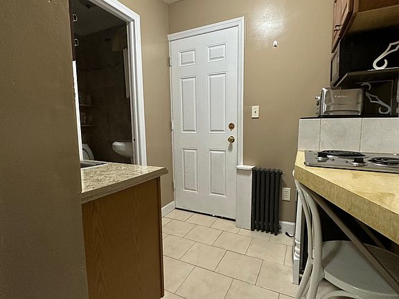 2nd image of 2925 Cruger Ave #3