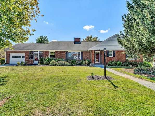 4038 High Acres Rd NW, Roanoke, VA 24017