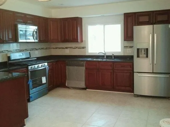 4621 W Lake Ave, Glenview, IL 60025