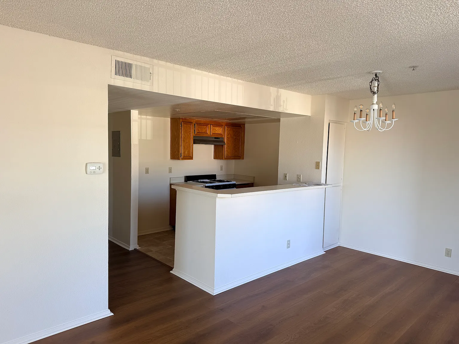 2 bed, 1000 sqft, $2,500 — Photo 4