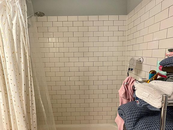 3rd image of 2524 W Foster Ave #110