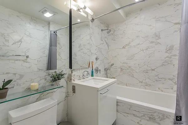 Sold by R New York | media 7
