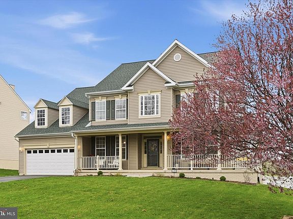 3rd image of 122 Revere Dr