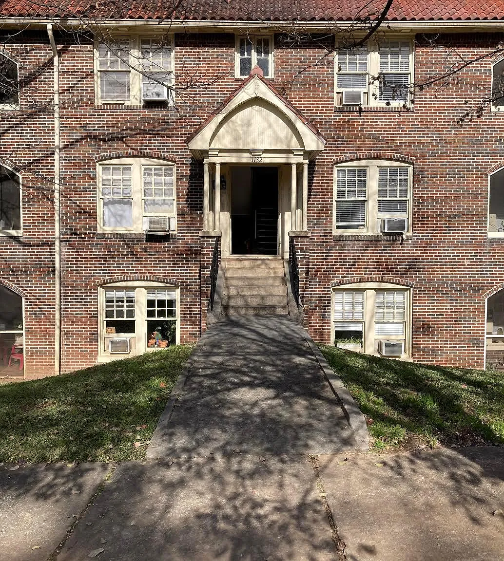 2 bed, 820 sqft, $1,850 — Photo 2