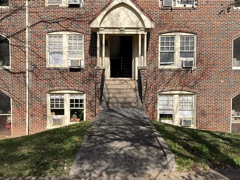 1132 Virginia Ave NE #11 — Photo 3
