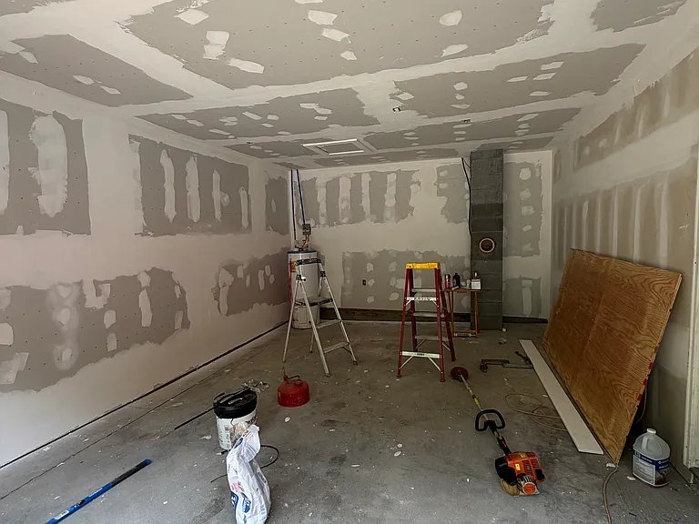 221 Rowe Ave — Photo 13