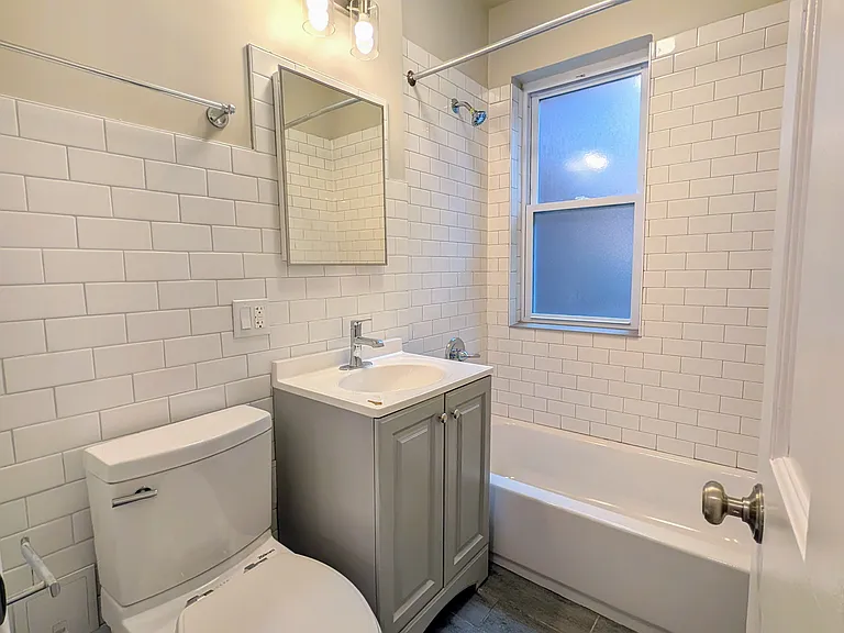 1946 N Spaulding Ave #2B — Photo 9