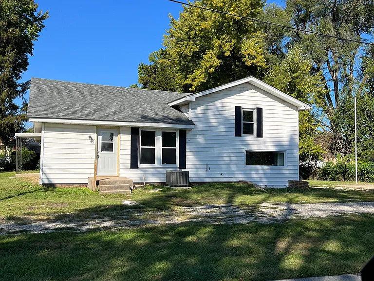 3235 E Enos Ave — Photo 2
