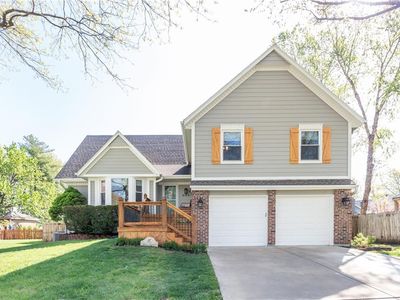 2114 S Halleys Ct, Olathe, KS, 66062