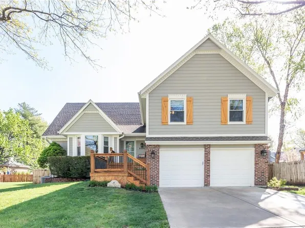 2114 S Halleys Ct, Olathe, KS 66062