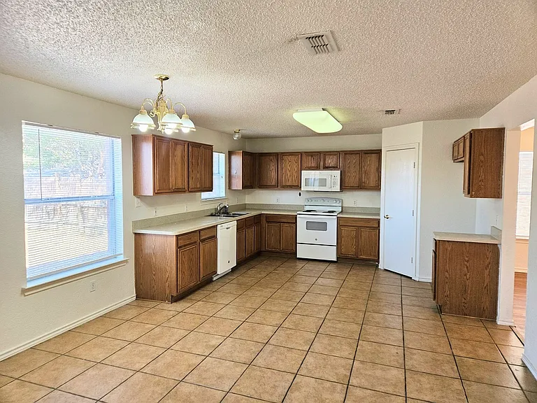 8405 Three Bars Dr — Photo 5