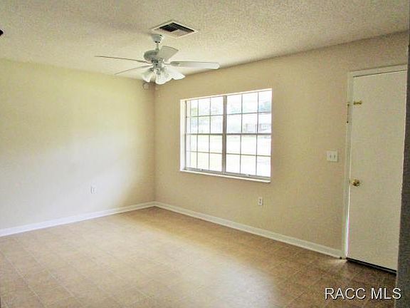 3rd image of 2225 W Greenway Pl