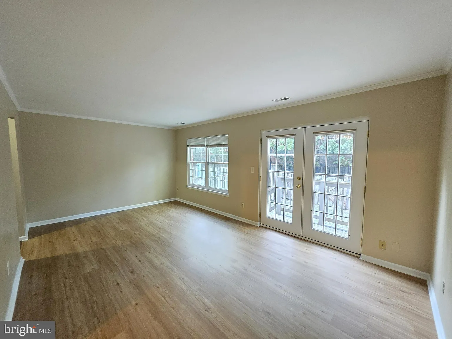 3 bed, 2.5 bath, 1580 sqft, $3,300 — Photo 2